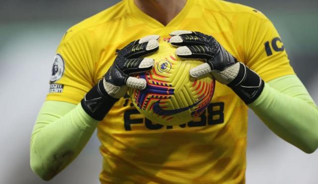 b体育下载-持球超时新规观察：严防拖时间，门将面临“围剿”？